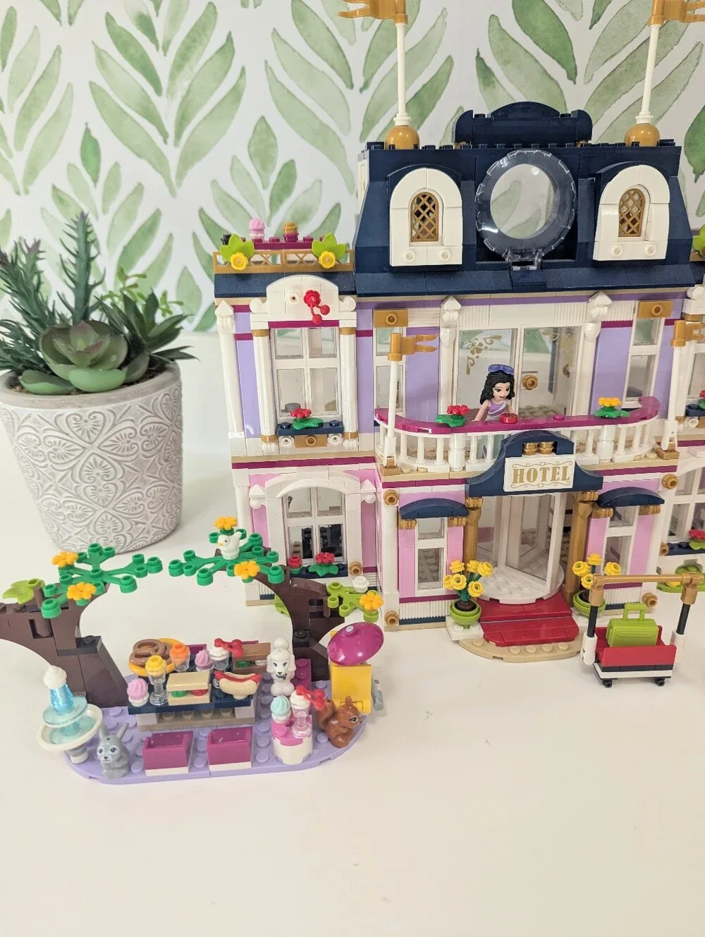 LEGO 41684 FRIENDS: Heartlake City Grand Hotel With Instructions